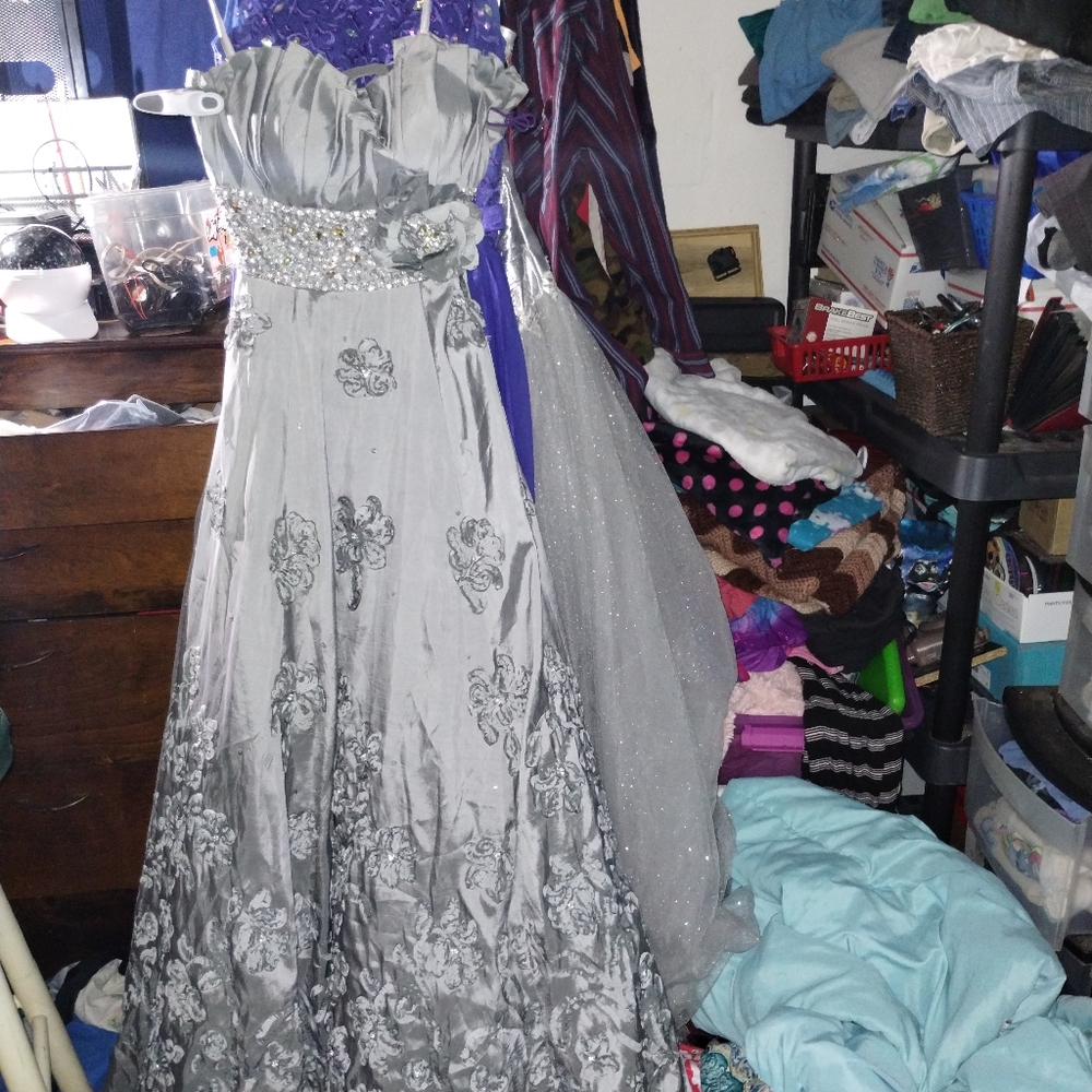 Mori Lee size 4 grey prom dress